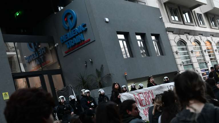 &quot;Στεκόμαστε δίπλα στις οικογένειες των θυμάτων&quot;: Η δήλωση του προέδρου της Hellenic Train μετά την τραγωδία στα Τέμπη