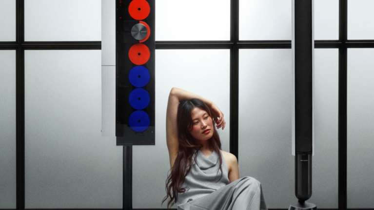 Η Bang &amp; Olufsen ξαναγράφει τον ορισμό της πολυτέλειας νότα προς νότα