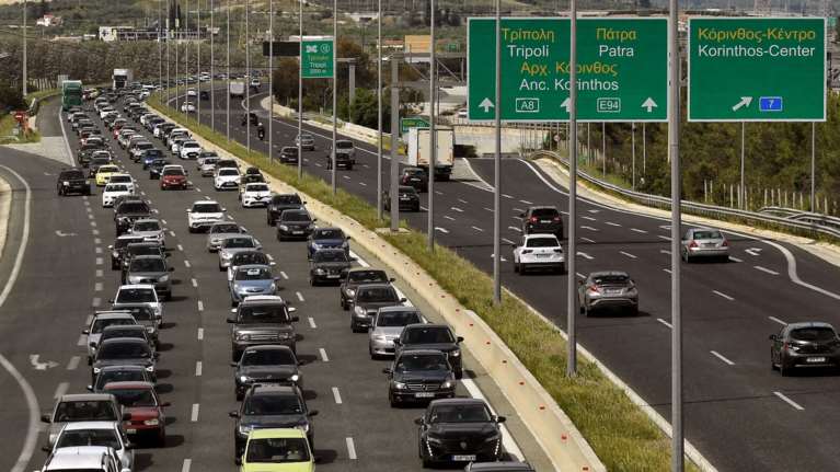 Μετ&#39;εμποδίων η επιστροφή των εκδρομέων του Πάσχα: Κίνηση στις Εθνικές οδούς - Καθυστερήσεις στην Αττική Οδό