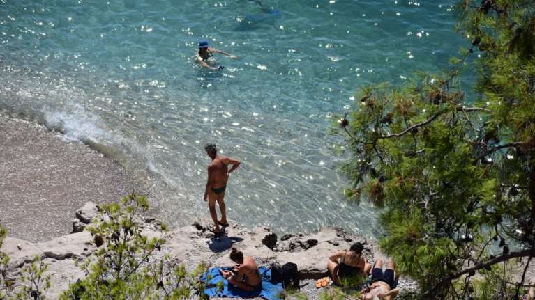 Καιρός: Ζέστη και τοπικές βροχές σήμερα - Μίνι καύσωνας με 37άρια το Σαββατοκύριακο