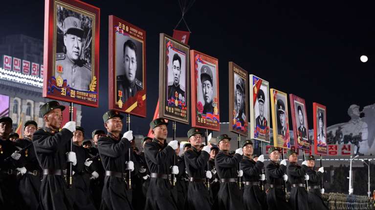 Ο Κιμ Γιονγκ Ουν έστειλε 1.500 στρατιώτες στη Ρωσία, λέει η Σεούλ - Τους έδωσαν ρωσικές στολές, όπλα και ψεύτικες ταυτότητες