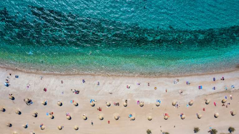 Οι τρεις κρυφές παραλίες της Αττικής: &quot;Ανέγγιχτες&quot;, με καταγάλανα νερά - Μία ώρα από το κέντρο [βίντεο]