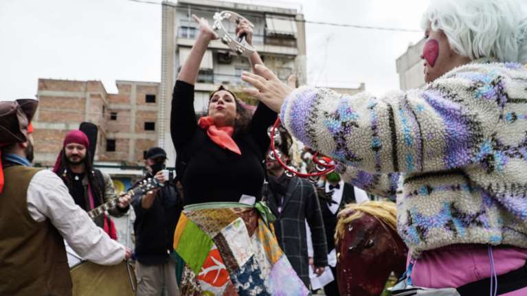 Απόκριες στην Αθήνα: Τσικνοπέμπτη στη Βαρβάκειο -  80 εκδηλώσεις σε 55 σημεία για τον... καρνάβαλο