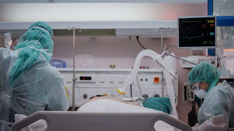 Κορονοϊός: 192 οι νεκροί - Κατέληξε 79χρονος στο "Αττικόν"