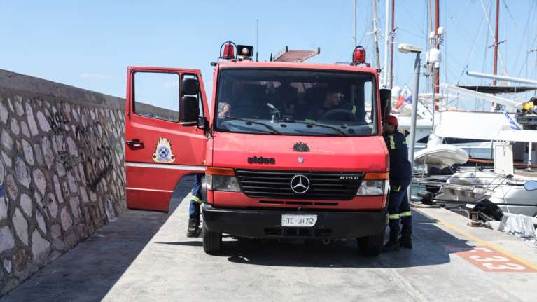 Τραυματισμός 28χρονου ναυτικού από έκρηξη στο μηχανοστάσιο τουριστικού σκάφους στη μαρίνα Αλίμου