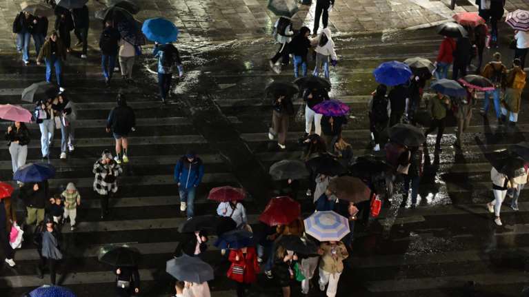 Η κακοκαιρία Adel &quot;χτυπά&quot; την Αττική: Σφοδρή καταιγίδα αυτή την ώρα στην Αθήνα