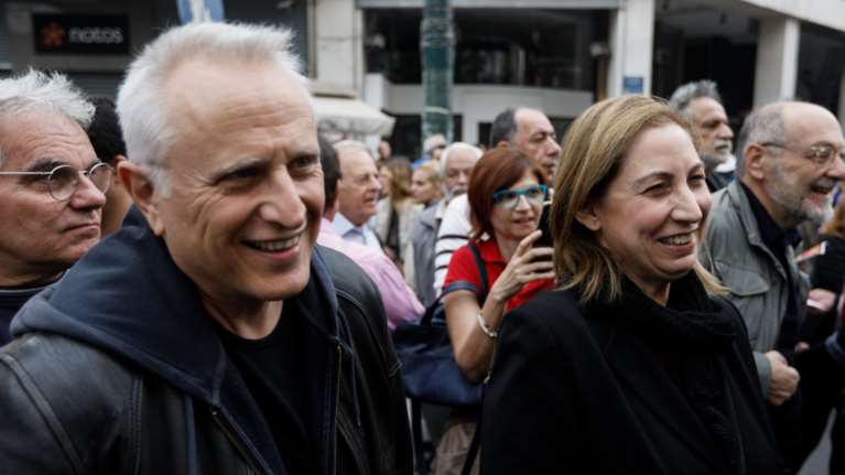 Τα ΝΕΑ &quot;σφάζουν&quot; Ραγκούση και Ξενογιαννακοπούλου: Αλλα ψήφιζαν ως ΠΑΣΟΚ άλλα λένε ως ΣΥΡΙΖΑ