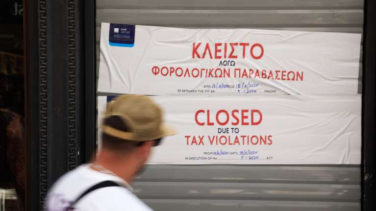 Μαζική έφοδος της ΑΑΔΕ σε επικράτεια και νησιά: Πάνω από 48.000 επιτόπιοι έλεγχοι - 490 λουκέτα 48 ωρών σε επιχειρήσεις