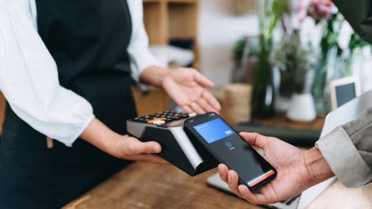 Πλαστικό χρήμα VS μετρητά σημειώσατε 1: Στο 69,5% οι ηλεκτρονικές συναλλαγές στην Ελλάδα