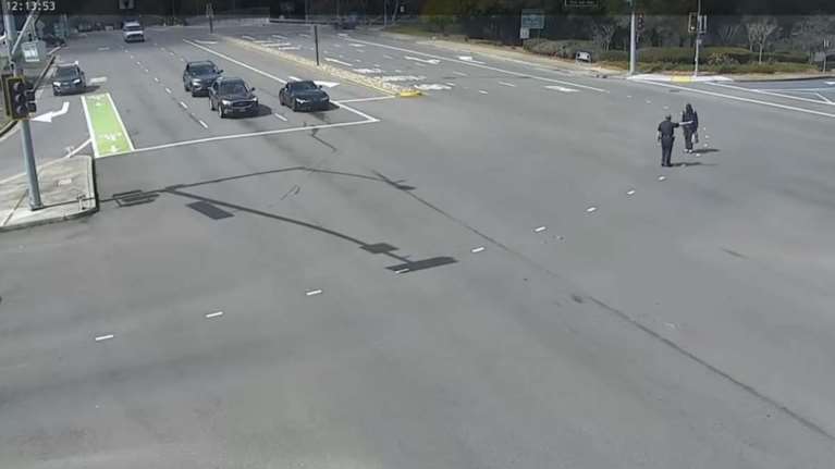 Αστυνομικός στην Καλιφόρνια πυροβολεί και σκοτώνει εν ψυχρώ αφροαμερικανό -  Δεύτερη δολοφονία από τον ίδιο [σκληρές εικόνες]