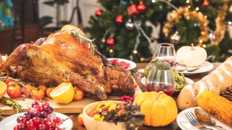 Γαλοπούλα: Πώς έγινε το φαγητό των Χριστουγέννων - Από πότε καθιερώθηκε, η ιστορία του