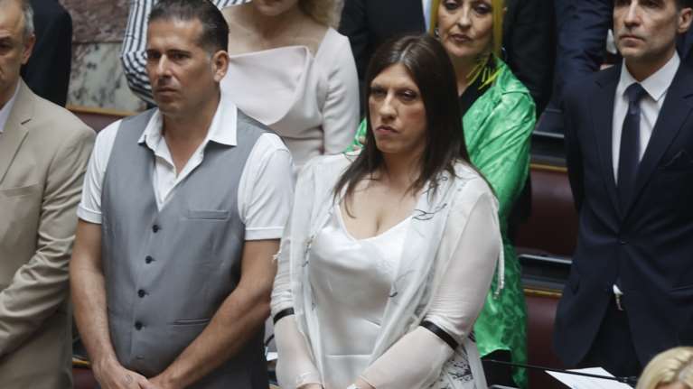 Άρχισε το σόου η Ζωή Κωνσταντοπούλου: Δυο επεισόδια στη Βουλή με το καλημέρα - Το μήνυμα Τασούλα