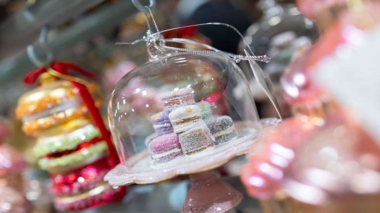 Χριστουγεννιάτικο οδοιπορικό στην αγορά της Θεσσαλονίκης: Κοκτέιλ με μελομακάρονα, σοκολατένια σπίρτα, καρουζέλ και στολίδια