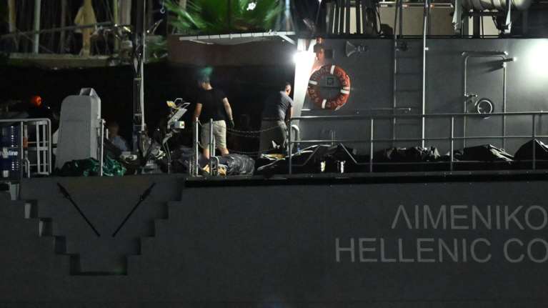 Ναυάγιο στην Πύλο: Εγινε απόπειρα ρυμούλκησης από το Λιμενικό; - Μυστήριο και αντιφάσεις στις νέες καταθέσεις διασωθέντων