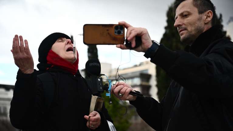Συγκέντρωση στο Σύνταγμα κατά του νομοσχεδίου για τα ομόφυλα ζευγάρια με... ψαλμωδίες και προσευχές [εικόνες]