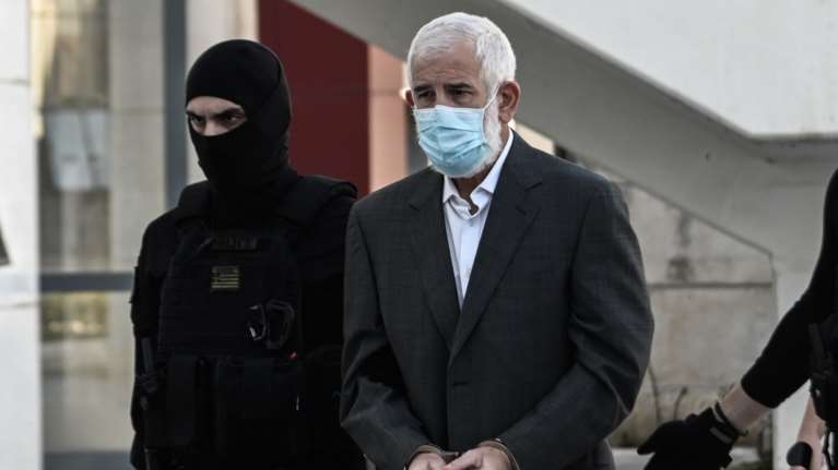 Πέτρος Φιλιππίδης: Χωρίς χειροπέδες θα εμφανιστεί σήμερα στο δικαστήριο - Συνεχίζεται η δίκη μετά την αποφυλάκισή του