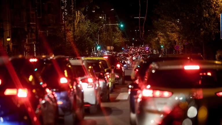 Κίνηση στους δρόμους: Χαμός από μποτιλιαρίσματα στις κεντρικές λεωφόρους- Στο &quot;κόκκινο&quot; Κηφισός, Κηφισίας, Κατεχάκη