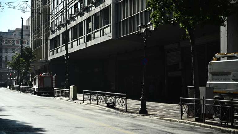 Πώς οι διαρρήκτες μπήκαν ανενόχλητοι σε δύο υπουργεία και έκλεψαν δεκάδες λάπτοπ - Σοβαρά ερωτήματα για τα μέτρα ασφαλείας