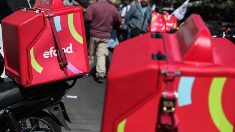 Κακοκαιρία Μπάλλος: Το efood αναστέλλει παραγγελίες και παραδόσεις στην Αττική