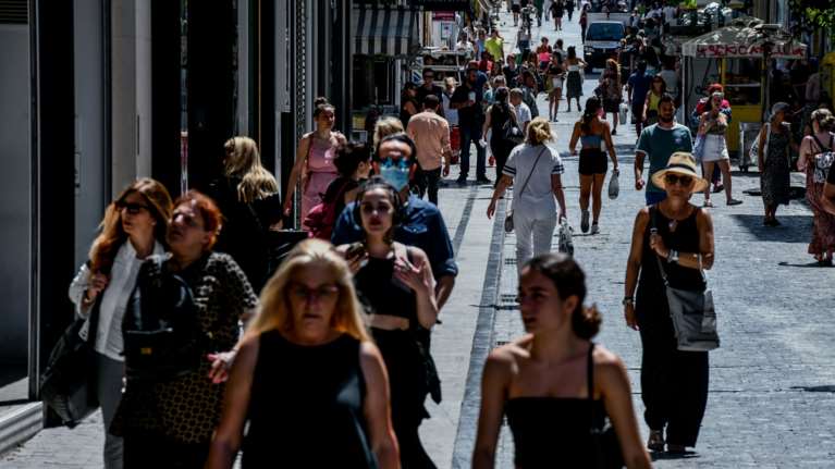 Αγίου Πνεύματος: Πώς λειτουργούν σήμερα σούπερ μάρκετ και καταστήματα - Για ποιους είναι αργία