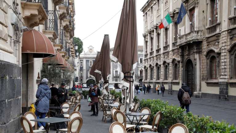 Καλπάζει ο κορονοϊός στην Ιταλία: 39.811 νέα κρούσματα και 425 θάνατοι το τελευταίο 24ωρο