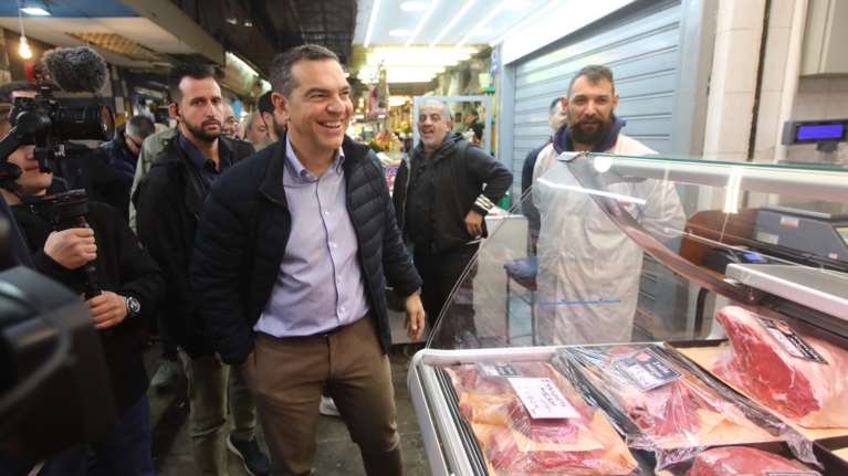 Τσίπρας: Οι ειρωνείες για &quot;αρνί Porsche&quot; δεν είναι αποδεκτές από καταναλωτές και μικρομεσαίους επιχειρηματίες