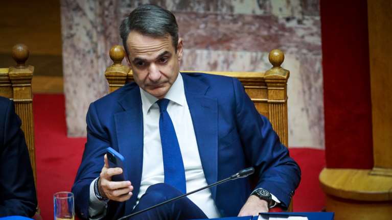 &quot;Αυτά έχει η πολιτική&quot; - Το πρώτο σχόλιο Μητσοτάκη για τις παραιτήσεις Μπρατάκου-Παπασταύρου