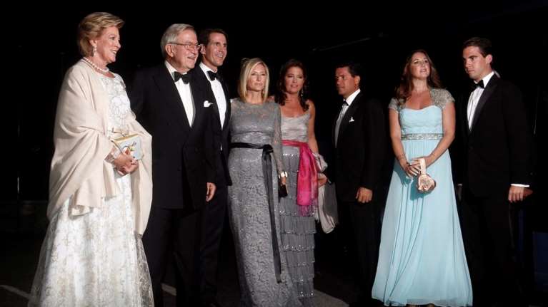 Τέως βασιλιάς Κωνσταντίνος: Νοσηλεύεται για 6η ημέρα - Δέηση στην Μητρόπολη έκαναν οι αδελφές, οι γιοι και οι νύφες του