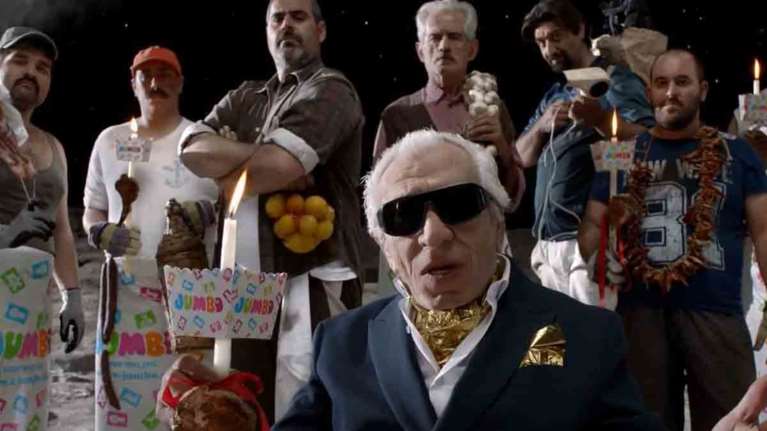 Έξαλλοι οι vegan με την πασχαλιάτικη διαφήμιση των Jumbo και τον Τάσο Μπουγά [εικόνες - βίντεο]