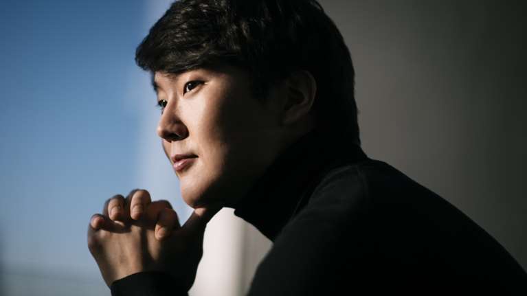 Ο κορυφαίος βιρτουόζος του πιάνου Seong-Jin Cho επιστρέφει στο Μέγαρο