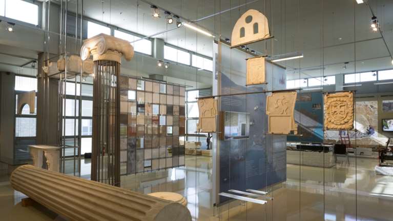 Ενα βιβλίο εμπνευσμένο από το Μουσείο Μαρμαροτεχνίας στο ομορφότερο χωριό της Τήνου