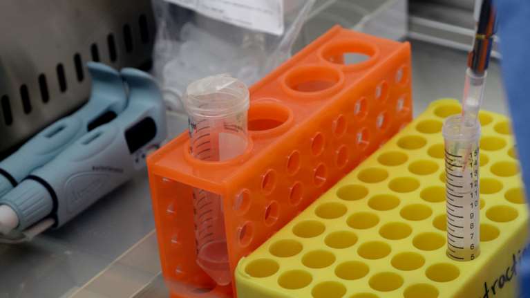 Κορονοϊός: &quot;Πράσινο φως&quot; από τη Ρωσία σε νέο φάρμακο  -  Φέρεται να σταματά τον πολλαπλασιασμό του ιού