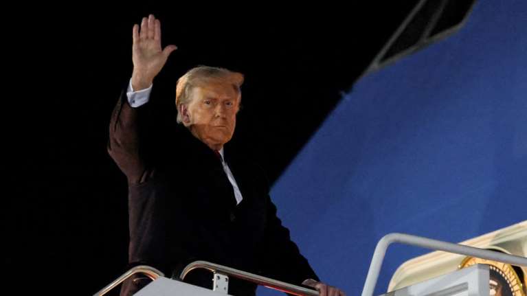 Ανοιχτός σε συνάντηση με τον Κιμ Γιονγκ Ουν ο Τραμπ - &quot;Τα πάω πολύ καλά μαζί του&quot;