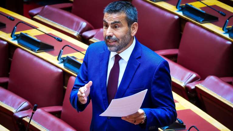 Έπαθε... Τσίπρα: Ο βουλευτής του ΠΑΣΟΚ Τάσος Νικολαΐδης ζήτησε να χωριστούν τα αεροδρόμια Μυτιλήνης και Λέσβου [βίντεο]