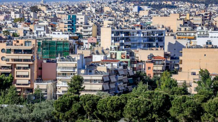 Πάνω από 1 στα 4 σπίτια του κέντρου της Αθήνας είναι κλειστά - Τι συμβαίνει σε βόρεια και νότια προάστια