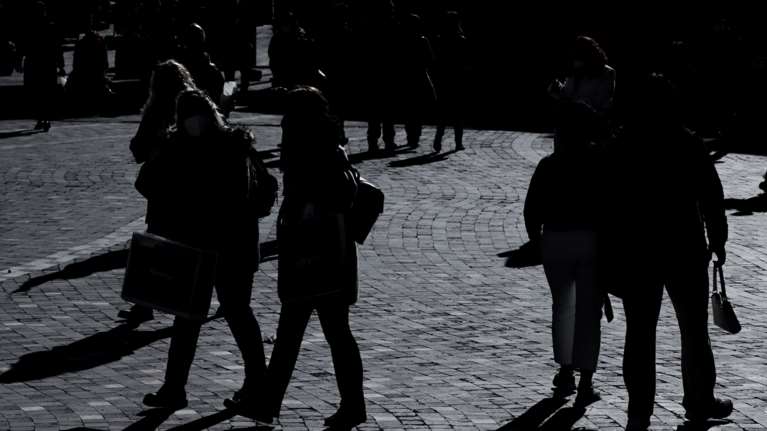 Süddeutsche Zeitung: Ενώ η ελληνική οικονομία αναπτύσσεται, οι μισθοί παραμένουν στάσιμοι