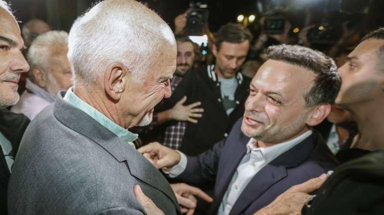 Στο πλευρό του Δούκα ο Γιώργος Παπανδρέου: Μεγάλη νίκη - Μήνυμα για τις προοδευτικές δυνάμεις της χώρας