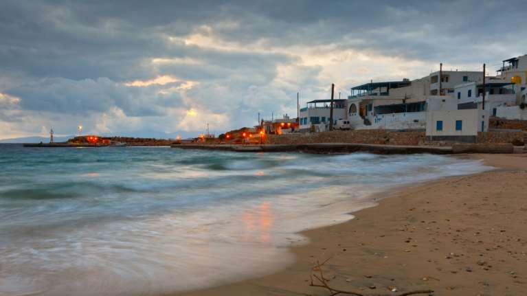 Η &quot;μάγισσα&quot; του Αιγαίου που δεν θα ξεχάσεις ποτέ - Το άγριο και φιλόξενο νησί με τις παραδεισένιες παραλίες