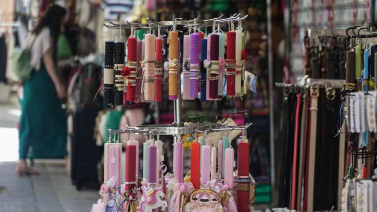 Πρεμιέρα για το εορταστικό ωράριο: Πώς θα λειτουργήσουν τα μαγαζιά ως το Μ. Σάββατο - Οι ώρες για την Κυριακή