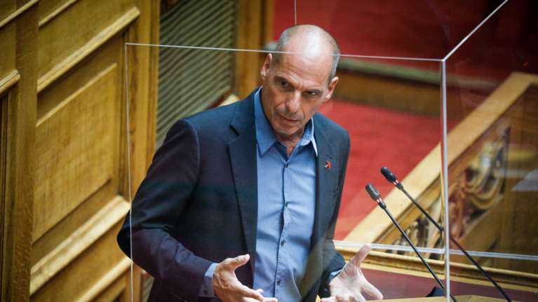 Ελεύθερος μετά την απολογία του ο 19χρονος κατηγορούμενος για την επίθεση στον Γιάνη Βαρουφάκη