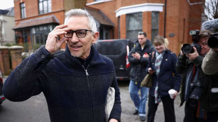 Πρωτοφανές μπάχαλο στο BBC: Πώς ένα tweet του παρουσιαστή Λίνεκερ άναψε φωτιές - Τον έδιωξαν και... επέστρεψε