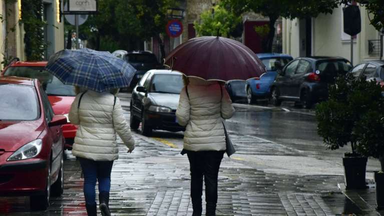 Αγριεύει ο καιρός: Καταιγίδες, χαλάζι και πτώση θερμοκρασίας - Πού και πότε θα χτυπήσουν τα έντονα φαινόμενα