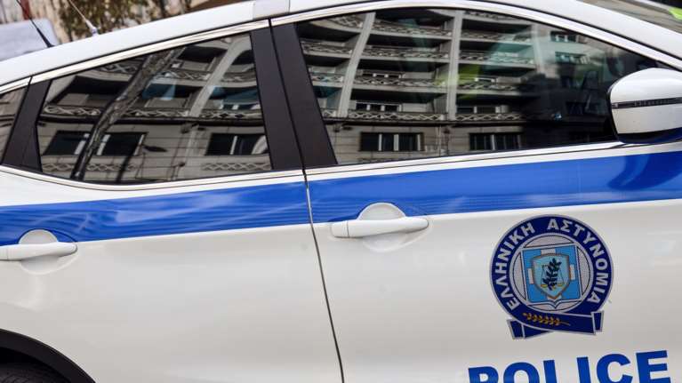 Καλαμάτα: Άφησε νεκρή την πρώην σύντροφό του στην ταράτσα και έστελνε SMS στη μητέρα της για να την παραπλανήσει