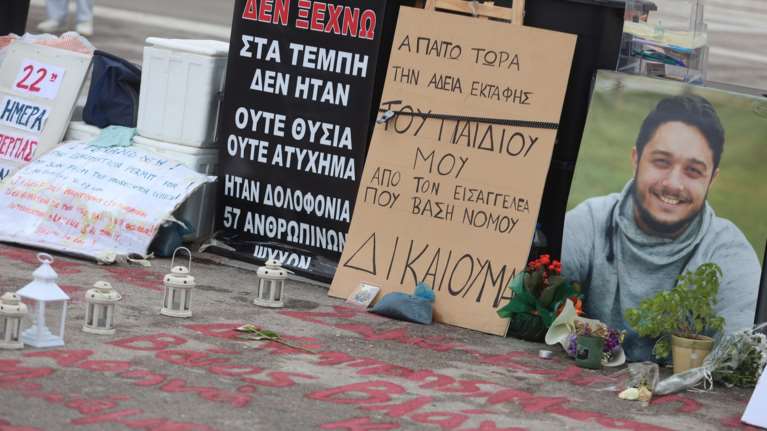 Μύδροι από ΠΑΣΟΚ, ΣΥΡΙΖΑ και ΚΚΕ για την κυριακάτικη ανάρτηση Μητσοτάκη: "Με λένε Ρίζο και όπως θέλω τα γυρίζω"