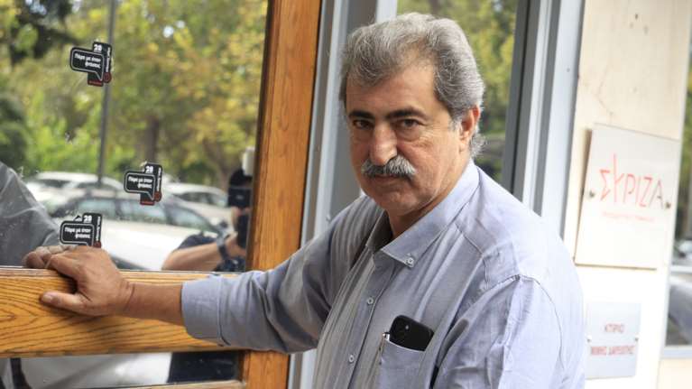 Βιτριολικά σχόλια Πολάκη κάτω από αναρτήσεις του Τσίπρα: Απασφάλισε κατά Δραγασάκη και Χουλιαράκη