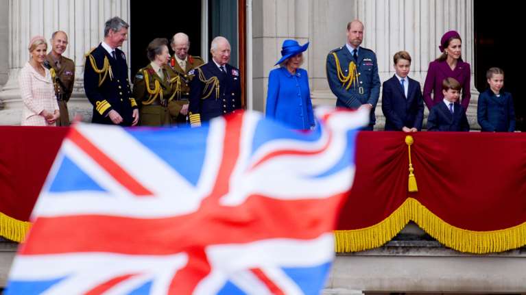 Πόσα πληρώνουν οι Βρετανοί φορολογούμενοι για να ζει η βασιλική οικογένεια όπως θέλει;