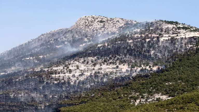 Ανάλυση: Πώς εξηγείται το "φιάσκο" σε Πάρνηθα και Εβρο - Η διασπορά δυνάμεων, τα ακραία φαινόμενα και τα καθηλωμένα Canadair