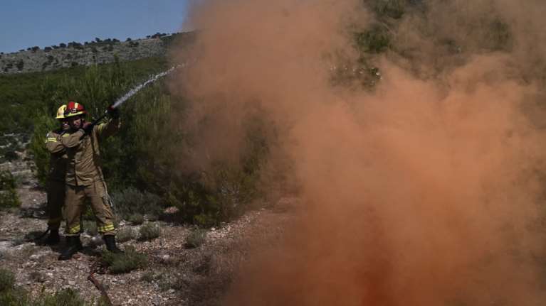 Φωτιά στον Ασπρόπυργο: Κοντά στην Περιφερειακή Αιγάλεω - Δύσκολη η κυκλοφορία από τους πυκνούς καπνούς