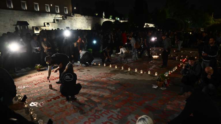 Η κυβέρνηση &quot;αποστειρώνει&quot; τον Άγνωστο Στρατιώτη από διαδηλώσεις - &quot;Γαλάζιες&quot; ενστάσεις για το timing της τροπολογίας