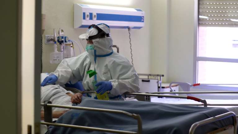 Κορονοϊός - Ισπανία: 213 νεκροί το τελευταίο 24ωρο - 26.070 συνολικά τα θύματα